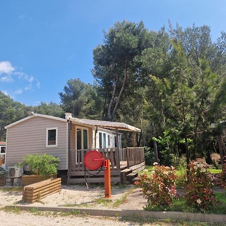 Camping Aux Portes De Cassis Roquefort-la-Bédoule Exterior photo