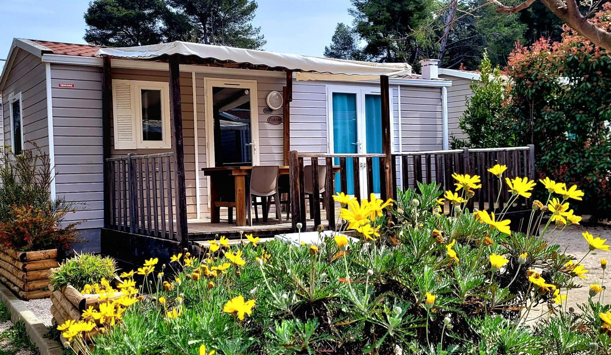 Camping Aux Portes De Cassis Roquefort-la-Bédoule Exterior photo