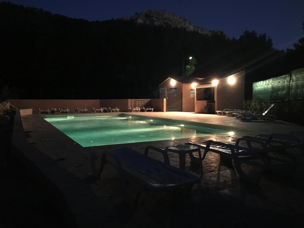 Camping Aux Portes De Cassis Roquefort-la-Bédoule Exterior photo